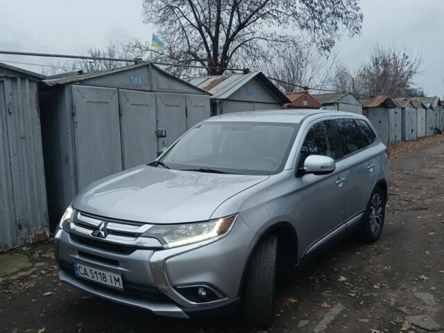 Серый Мицубиси Аутлендер, объемом двигателя 2.4 л и пробегом 250 тыс. км за 14500 $, фото 3 на Automoto.ua