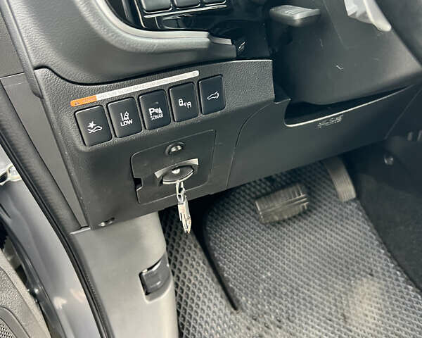 Сірий Міцубісі Аутлендер, об'ємом двигуна 2.27 л та пробігом 210 тис. км за 22000 $, фото 25 на Automoto.ua