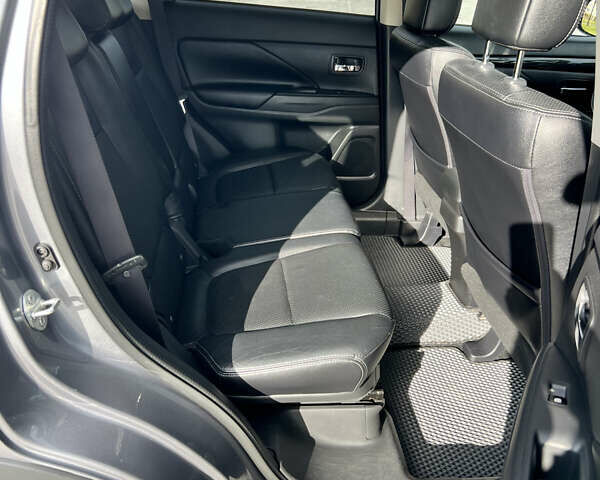 Сірий Міцубісі Аутлендер, об'ємом двигуна 2.27 л та пробігом 210 тис. км за 22000 $, фото 43 на Automoto.ua