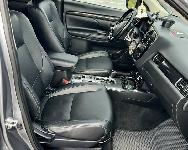 Сірий Міцубісі Аутлендер, об'ємом двигуна 2.27 л та пробігом 210 тис. км за 22000 $, фото 34 на Automoto.ua