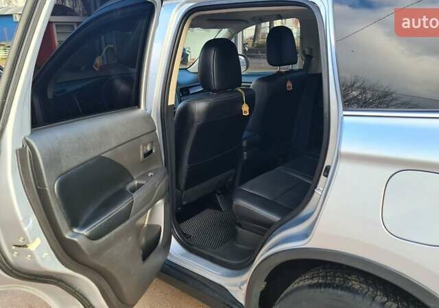 Серый Мицубиси Аутлендер, объемом двигателя 2.3 л и пробегом 253 тыс. км за 18500 $, фото 5 на Automoto.ua