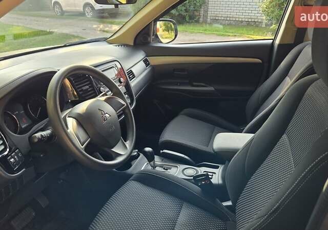 Серый Мицубиси Аутлендер, объемом двигателя 2 л и пробегом 44 тыс. км за 17900 $, фото 58 на Automoto.ua