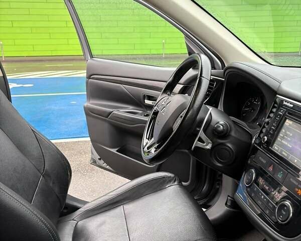 Сірий Міцубісі Аутлендер, об'ємом двигуна 3 л та пробігом 214 тис. км за 16000 $, фото 9 на Automoto.ua