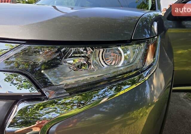 Серый Мицубиси Аутлендер, объемом двигателя 2 л и пробегом 44 тыс. км за 17900 $, фото 61 на Automoto.ua