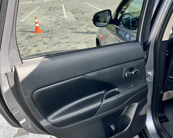 Сірий Міцубісі Аутлендер, об'ємом двигуна 2.27 л та пробігом 210 тис. км за 22000 $, фото 47 на Automoto.ua