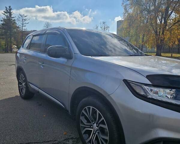 Міцубісі Аутлендер 2016 у Харкові на Automoto.ua Сірий Міцубісі Аутлендер, об'ємом двигуна 2.36 л та пробігом 224 тис. км за 14599 $, фото 7 на Automoto.ua