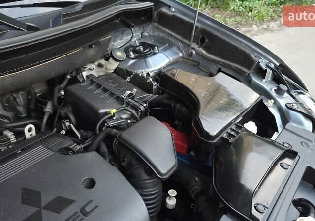 Серый Мицубиси Аутлендер, объемом двигателя 2 л и пробегом 44 тыс. км за 17900 $, фото 71 на Automoto.ua