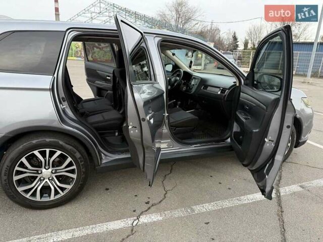 Сірий Міцубісі Аутлендер, об'ємом двигуна 2.36 л та пробігом 147 тис. км за 13200 $, фото 8 на Automoto.ua