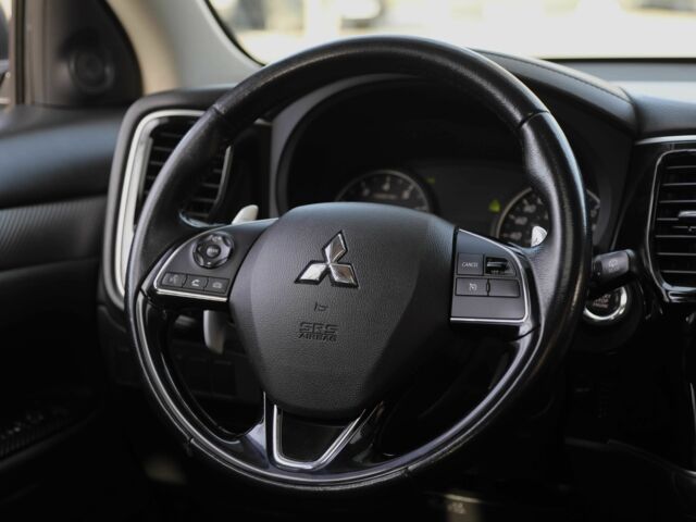 Серый Мицубиси Аутлендер, объемом двигателя 3 л и пробегом 190 тыс. км за 16700 $, фото 14 на Automoto.ua