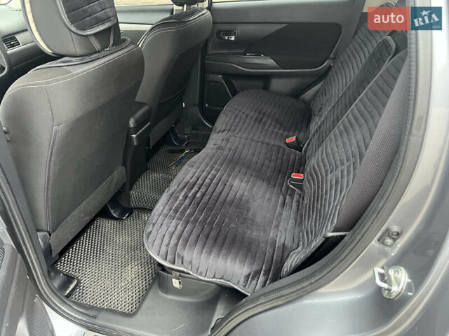 Сірий Міцубісі Аутлендер, об'ємом двигуна 3 л та пробігом 190 тис. км за 16500 $, фото 16 на Automoto.ua