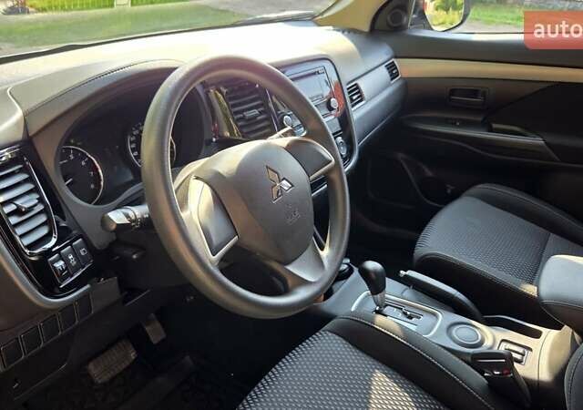 Серый Мицубиси Аутлендер, объемом двигателя 2 л и пробегом 44 тыс. км за 17900 $, фото 15 на Automoto.ua