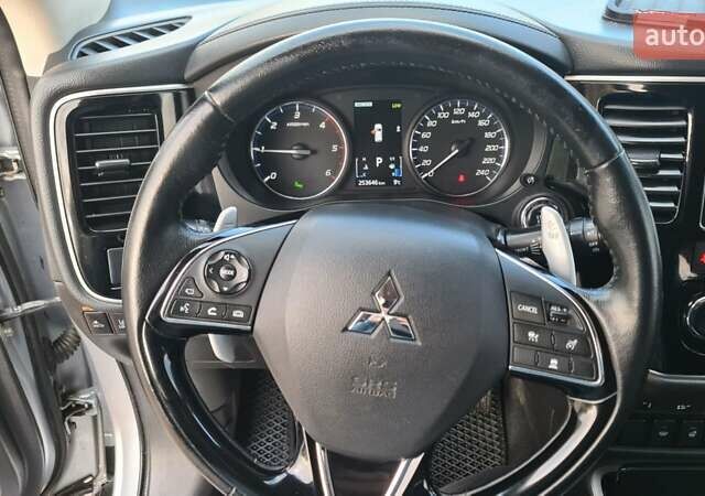 Серый Мицубиси Аутлендер, объемом двигателя 2.3 л и пробегом 253 тыс. км за 18500 $, фото 10 на Automoto.ua