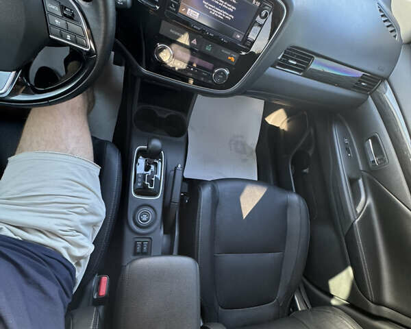 Сірий Міцубісі Аутлендер, об'ємом двигуна 2.36 л та пробігом 123 тис. км за 17400 $, фото 10 на Automoto.ua