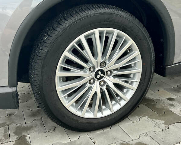 Сірий Міцубісі Аутлендер, об'ємом двигуна 2.27 л та пробігом 210 тис. км за 22000 $, фото 38 на Automoto.ua