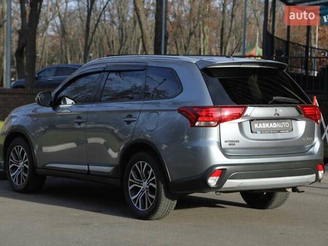 Серый Мицубиси Аутлендер, объемом двигателя 3 л и пробегом 190 тыс. км за 16700 $, фото 5 на Automoto.ua