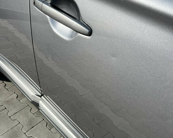 Сірий Міцубісі Аутлендер, об'ємом двигуна 2.27 л та пробігом 210 тис. км за 22000 $, фото 53 на Automoto.ua