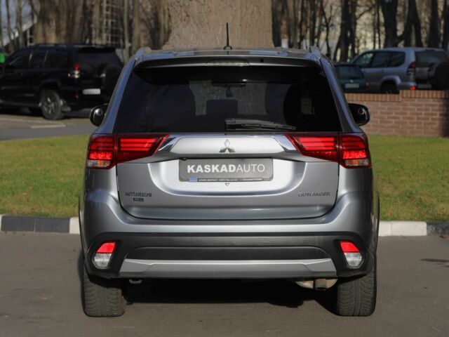 Серый Мицубиси Аутлендер, объемом двигателя 3 л и пробегом 190 тыс. км за 16700 $, фото 4 на Automoto.ua