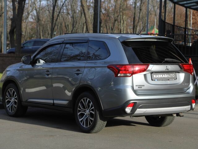 Серый Мицубиси Аутлендер, объемом двигателя 3 л и пробегом 190 тыс. км за 16700 $, фото 5 на Automoto.ua