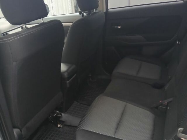 Серый Мицубиси Аутлендер, объемом двигателя 2.4 л и пробегом 250 тыс. км за 14500 $, фото 5 на Automoto.ua