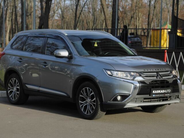 Серый Мицубиси Аутлендер, объемом двигателя 3 л и пробегом 190 тыс. км за 16700 $, фото 2 на Automoto.ua