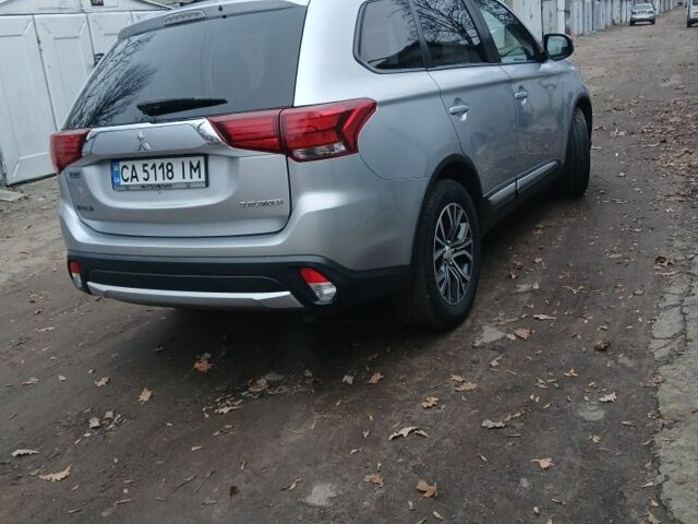Серый Мицубиси Аутлендер, объемом двигателя 2.4 л и пробегом 250 тыс. км за 14500 $, фото 1 на Automoto.ua