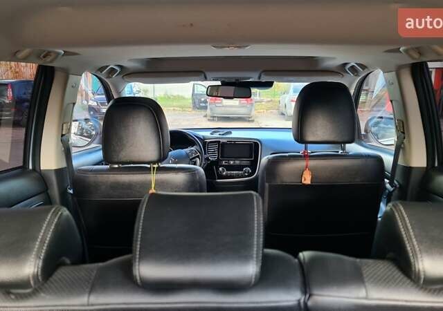 Серый Мицубиси Аутлендер, объемом двигателя 2.3 л и пробегом 253 тыс. км за 18500 $, фото 3 на Automoto.ua