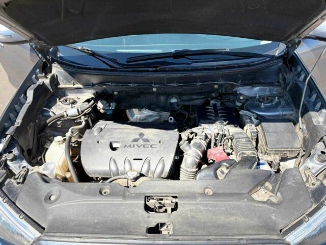 Серый Мицубиси Аутлендер, объемом двигателя 2 л и пробегом 167 тыс. км за 12900 $, фото 3 на Automoto.ua