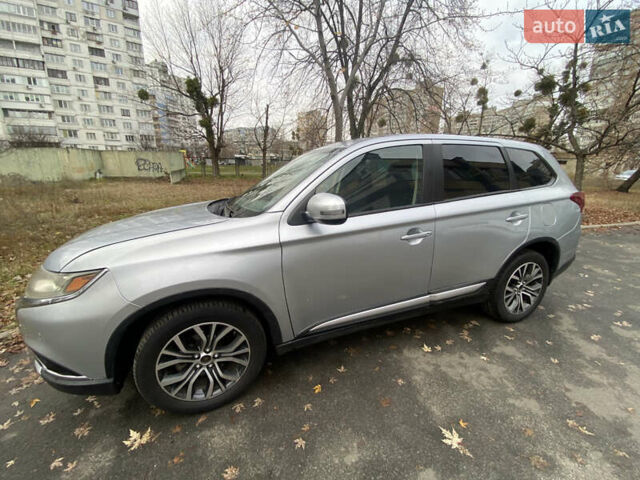 Сірий Міцубісі Аутлендер, об'ємом двигуна 2.36 л та пробігом 120 тис. км за 14000 $, фото 1 на Automoto.ua