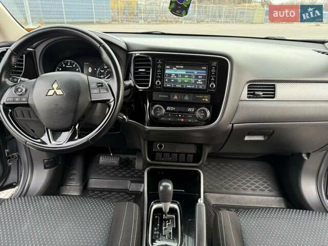 Сірий Міцубісі Аутлендер, об'ємом двигуна 2.36 л та пробігом 147 тис. км за 13200 $, фото 10 на Automoto.ua