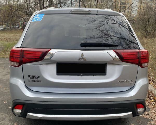 Сірий Міцубісі Аутлендер, об'ємом двигуна 2.36 л та пробігом 120 тис. км за 14000 $, фото 3 на Automoto.ua