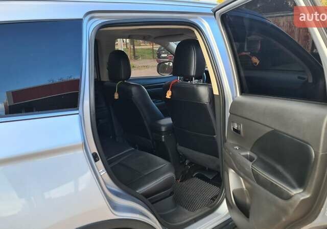 Серый Мицубиси Аутлендер, объемом двигателя 2.3 л и пробегом 253 тыс. км за 18500 $, фото 13 на Automoto.ua