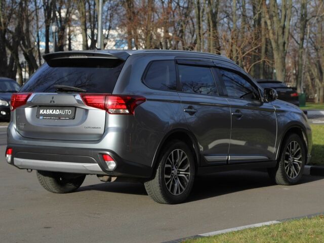 Серый Мицубиси Аутлендер, объемом двигателя 3 л и пробегом 190 тыс. км за 16700 $, фото 3 на Automoto.ua