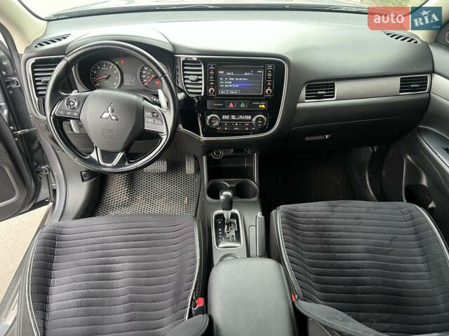 Сірий Міцубісі Аутлендер, об'ємом двигуна 3 л та пробігом 190 тис. км за 16500 $, фото 15 на Automoto.ua