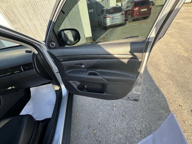 Серый Мицубиси Аутлендер, объемом двигателя 2.4 л и пробегом 125 тыс. км за 17800 $, фото 16 на Automoto.ua