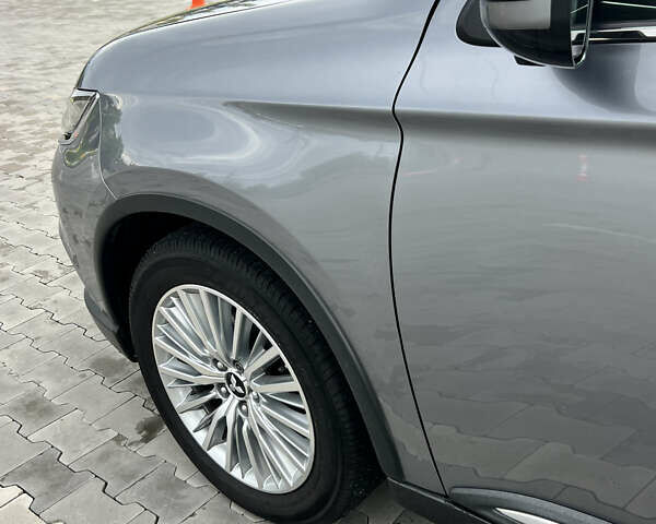 Сірий Міцубісі Аутлендер, об'ємом двигуна 2.27 л та пробігом 210 тис. км за 22000 $, фото 12 на Automoto.ua