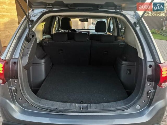 Серый Мицубиси Аутлендер, объемом двигателя 2.3 л и пробегом 130 тыс. км за 16500 $, фото 3 на Automoto.ua