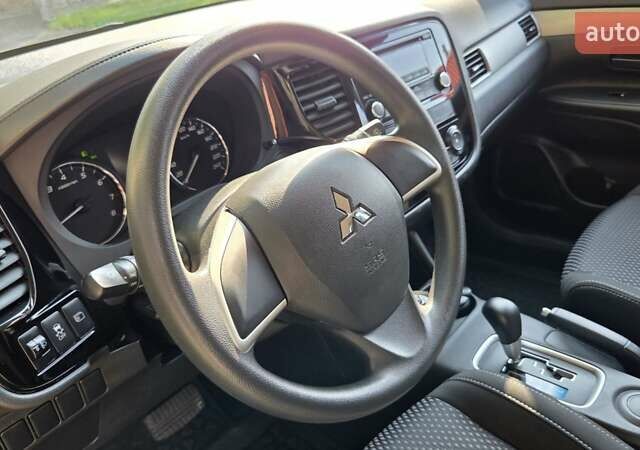 Серый Мицубиси Аутлендер, объемом двигателя 2 л и пробегом 44 тыс. км за 17900 $, фото 23 на Automoto.ua