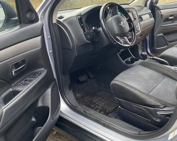 Сірий Міцубісі Аутлендер, об'ємом двигуна 2.36 л та пробігом 120 тис. км за 14000 $, фото 8 на Automoto.ua