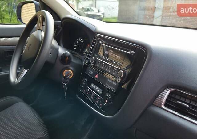 Серый Мицубиси Аутлендер, объемом двигателя 2 л и пробегом 44 тыс. км за 17900 $, фото 65 на Automoto.ua