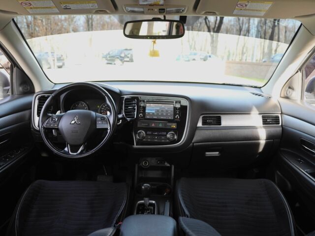 Серый Мицубиси Аутлендер, объемом двигателя 3 л и пробегом 190 тыс. км за 16700 $, фото 12 на Automoto.ua