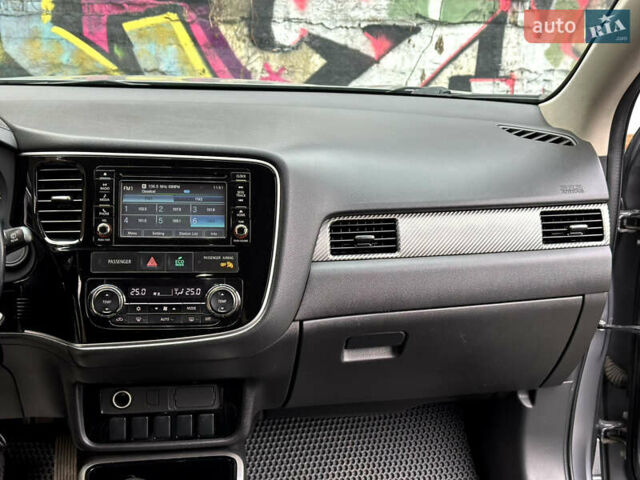 Серый Мицубиси Аутлендер, объемом двигателя 2.4 л и пробегом 213 тыс. км за 13999 $, фото 32 на Automoto.ua