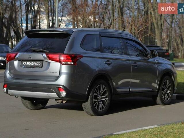 Серый Мицубиси Аутлендер, объемом двигателя 3 л и пробегом 190 тыс. км за 16700 $, фото 3 на Automoto.ua