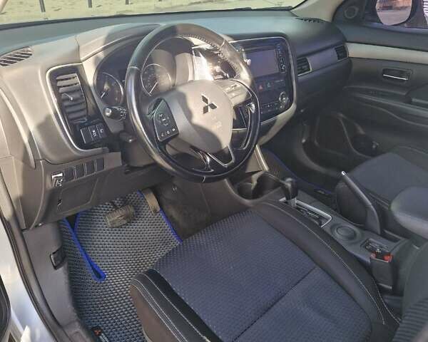 Міцубісі Аутлендер 2016 у Харкові на Automoto.ua Сірий Міцубісі Аутлендер, об'ємом двигуна 2.36 л та пробігом 224 тис. км за 14599 $, фото 9 на Automoto.ua