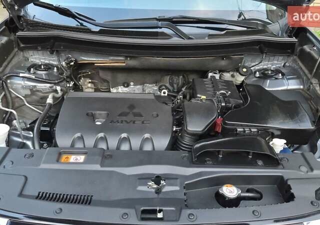 Серый Мицубиси Аутлендер, объемом двигателя 2 л и пробегом 44 тыс. км за 17900 $, фото 74 на Automoto.ua