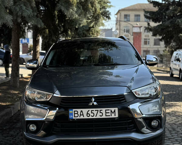 Серый Мицубиси Аутлендер, объемом двигателя 2.4 л и пробегом 250 тыс. км за 13000 $, фото 2 на Automoto.ua