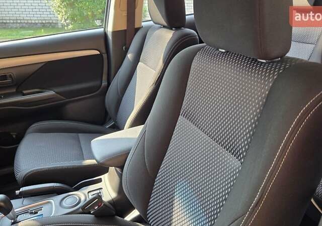 Серый Мицубиси Аутлендер, объемом двигателя 2 л и пробегом 44 тыс. км за 17900 $, фото 18 на Automoto.ua