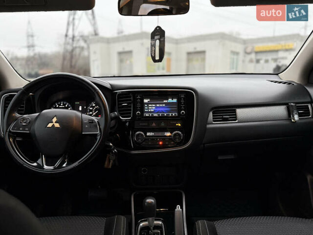 Серый Мицубиси Аутлендер, объемом двигателя 2.4 л и пробегом 148 тыс. км за 12500 $, фото 11 на Automoto.ua