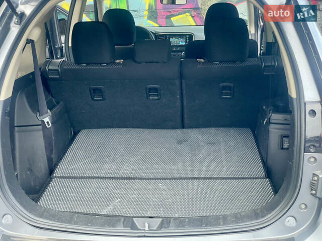 Серый Мицубиси Аутлендер, объемом двигателя 2.4 л и пробегом 213 тыс. км за 13999 $, фото 82 на Automoto.ua