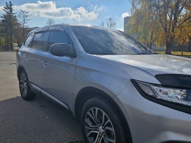 Сірий Міцубісі Аутлендер, об'ємом двигуна 2.4 л та пробігом 224 тис. км за 14599 $, фото 6 на Automoto.ua
