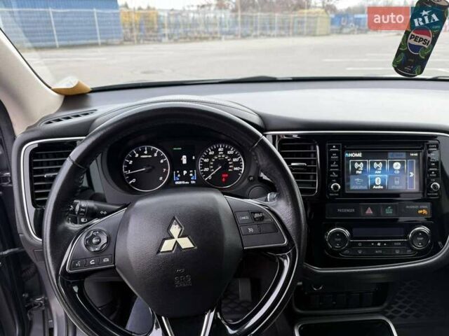 Сірий Міцубісі Аутлендер, об'ємом двигуна 2.36 л та пробігом 147 тис. км за 13200 $, фото 3 на Automoto.ua